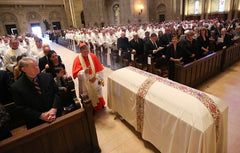 Catholic funeral. Traditions and all to know about Catholic Funerals.