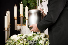 How To Buy Small Urns For Human Ashes? What Size To Choose?